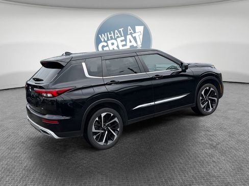 Used 2023 Mitsubishi Outlander SE AWD/4WD image 3
