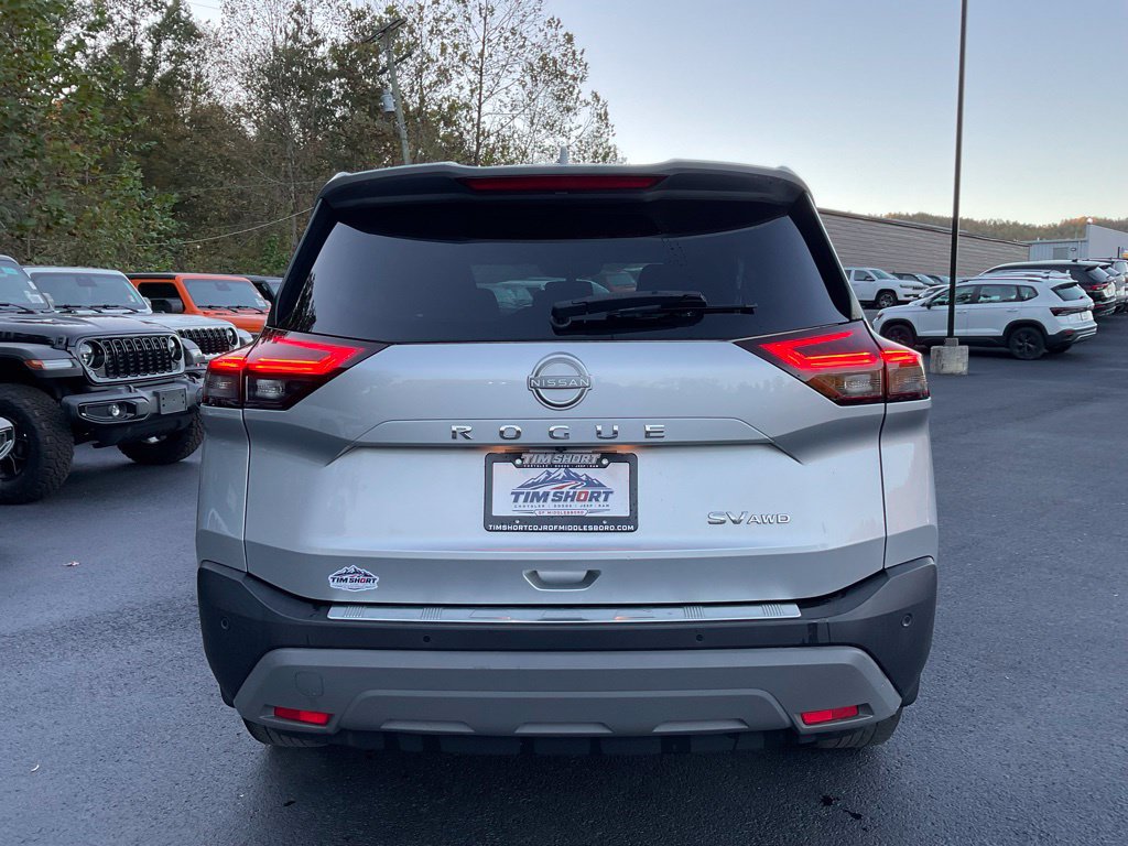 Used 2023 Nissan Rogue SV AWD/4WD image 5