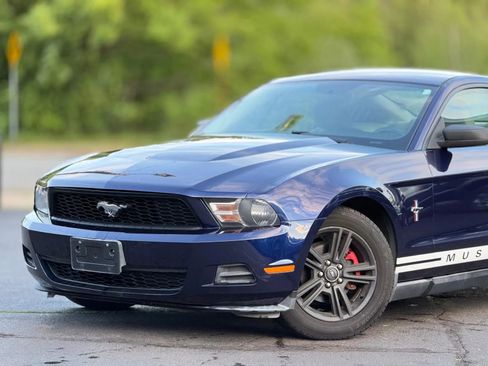 Used 2010 Ford Mustang Coupe RWD image 3