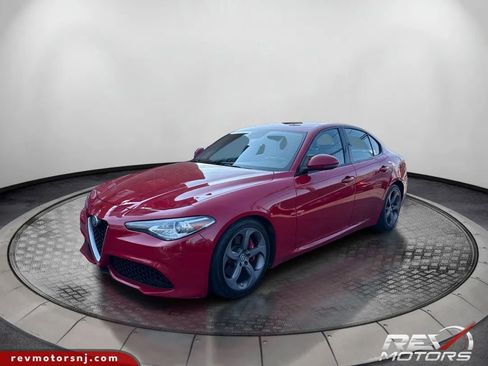 Used 2018 Alfa Romeo Giulia image 1