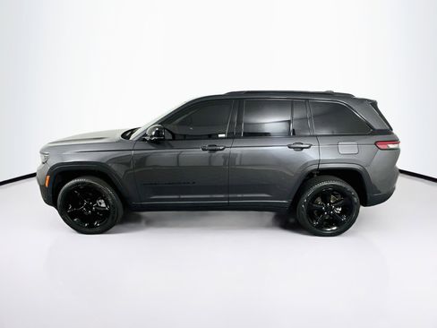Used 2023 Jeep Grand Cherokee Limited w/ Black Appearance Package RWD image 4