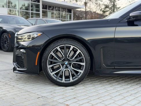 Used 2021 BMW 740i w/ M Sport Package image 10