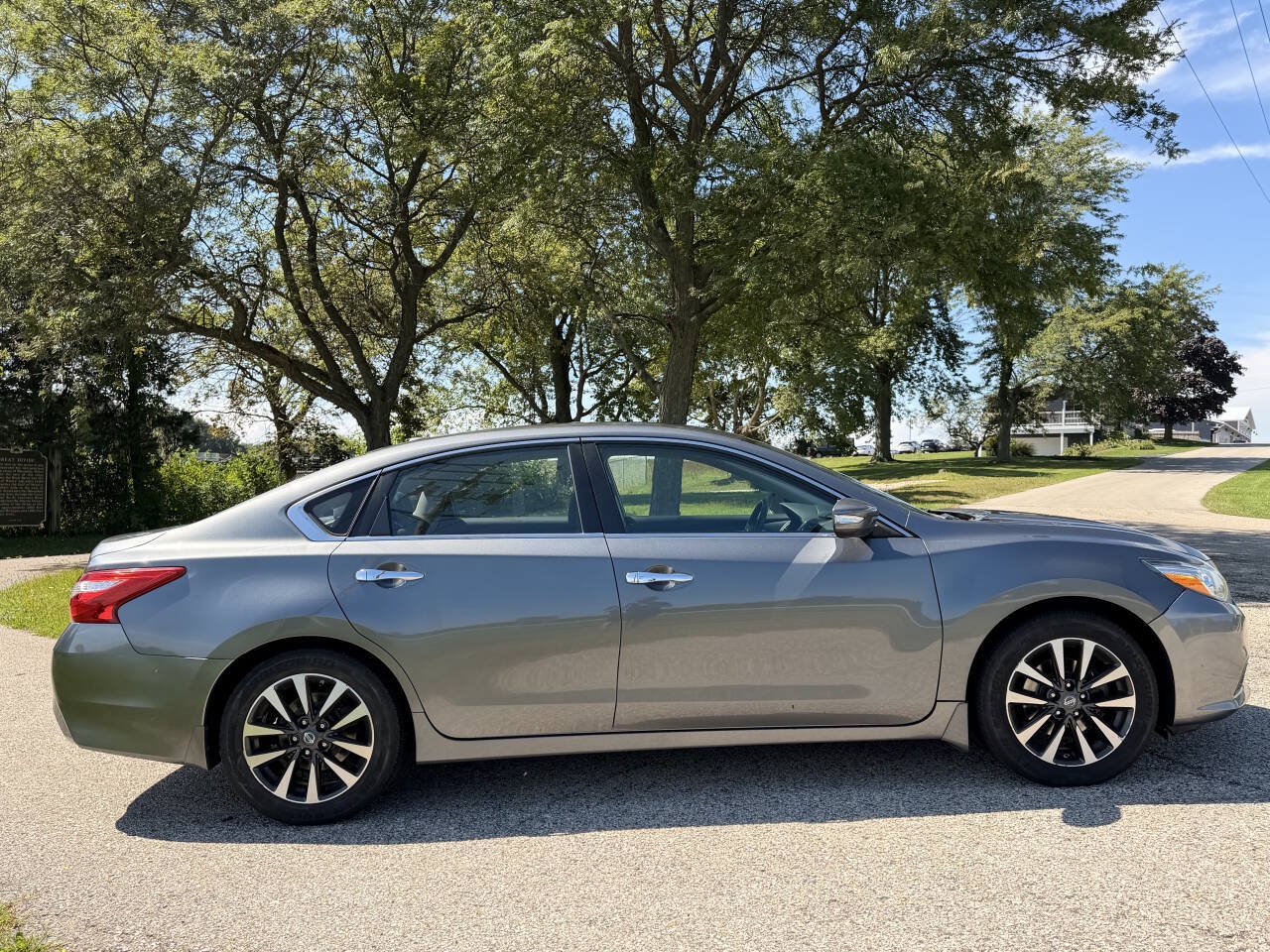 Used 2016 Nissan Altima 2.5 SL w/ 2.5 Technology Package FWD image 6