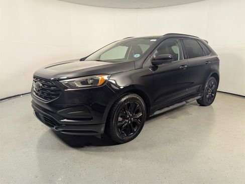 Used 2022 Ford Edge SE w/ Black Appearance Package image 3