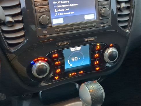 Used 2014 Nissan Juke SV w/ Navigation Package image 19