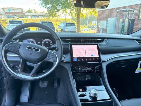 New 2025 Jeep Grand Cherokee L Laredo w/ Luxury Tech Group I image 13