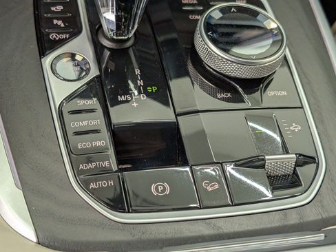 Used 2020 BMW X7 xDrive40i w/ M Sport Package image 27