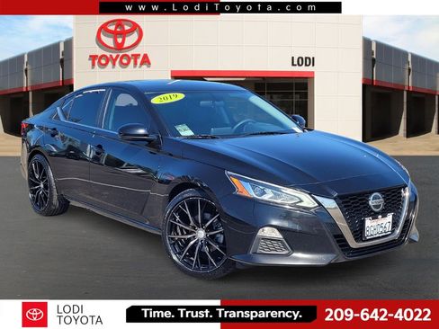 Used 2019 Nissan Altima 2.5 SR w/ SR Premium Package FWD image 1