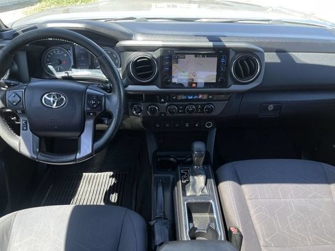 Used 2017 Toyota Tacoma TRD Off-Road AWD/4WD image 20
