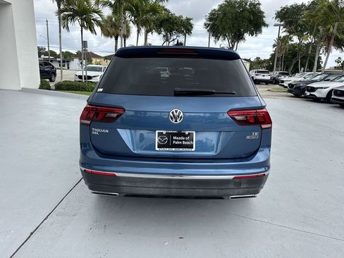 Used 2018 Volkswagen Tiguan SE AWD/4WD image 2