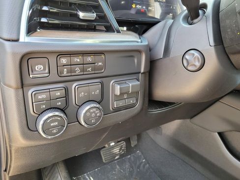 New 2026 Chevrolet Suburban High Country AWD/4WD image 15