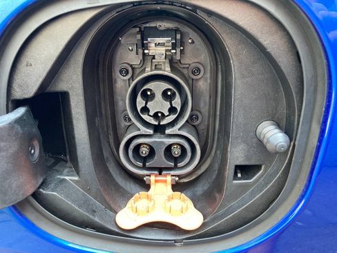 Used 2017 Chevrolet Bolt Premier w/ Driver Confidence II Package FWD image 20