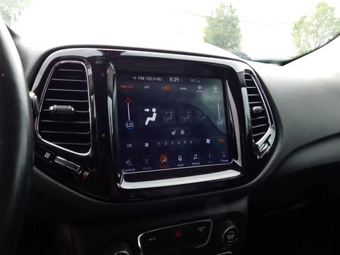 Used 2018 Jeep Compass Limited w/ Navigation Group AWD/4WD image 18