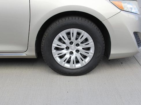 Used 2014 Toyota Camry LE FWD image 31