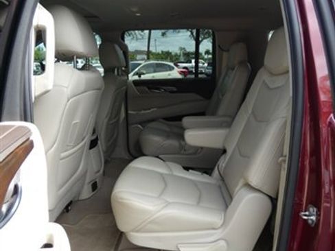 Used 2017 Cadillac Escalade ESV Luxury RWD image 45