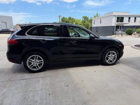 Used 2014 Porsche Cayenne w/ Comfort Plus Package AWD/4WD image 8