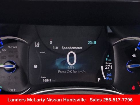 Used 2025 Chrysler Pacifica Pinnacle FWD image 29