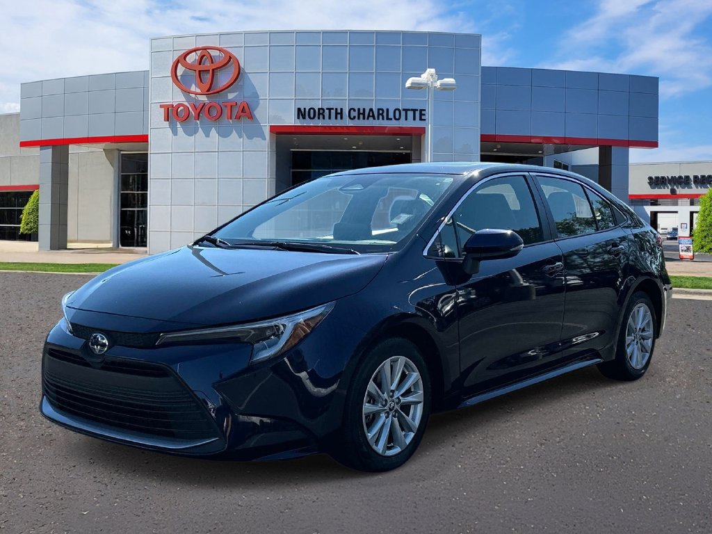 Used 2025 Toyota Corolla XLE FWD image 5