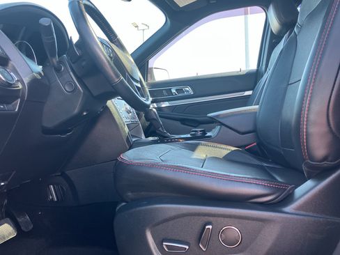 Used 2018 Ford Explorer Sport w/ Equipment Group 401A image 29