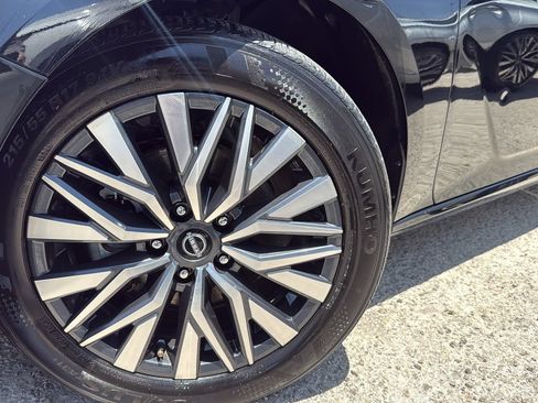 Used 2025 Nissan Altima 2.5 SV FWD image 29