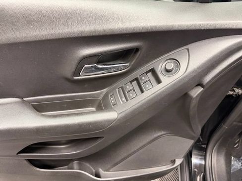Used 2019 Chevrolet Trax LS FWD image 15