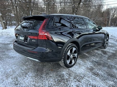 Certified 2024 Volvo V60 B5 Cross Country Plus image 8