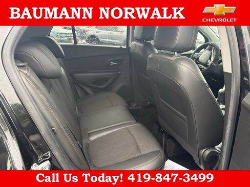 Used 2022 Chevrolet Trax LT w/ LT Convenience Package FWD image 11