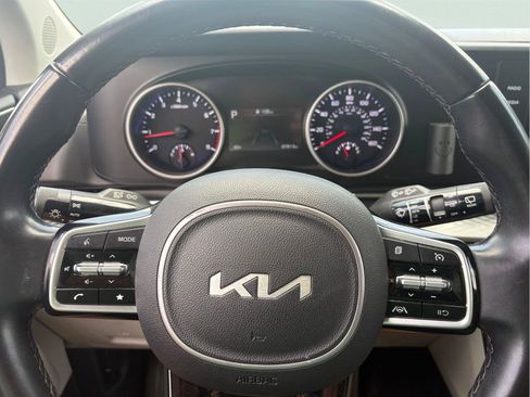 Used 2022 Kia Carnival LX FWD image 14