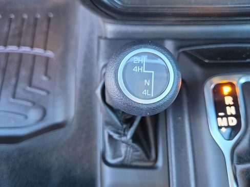 Used 2021 Jeep Gladiator Sport AWD/4WD image 9