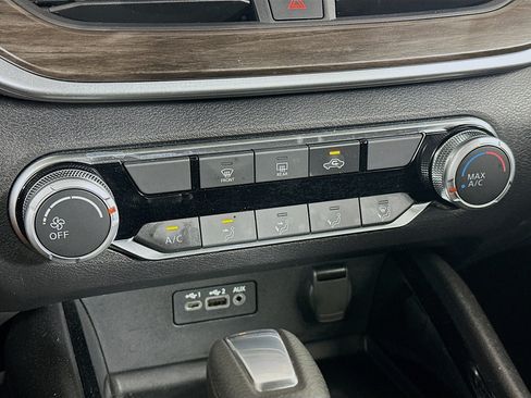 Used 2024 Nissan Altima 2.5 SV FWD image 23