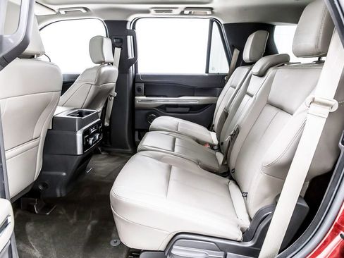 Used 2019 Ford Expedition XLT w/ Equipment Group 202A RWD image 28