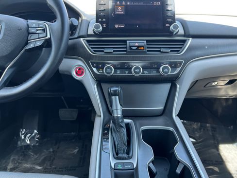 Used 2018 Honda Accord Touring image 11