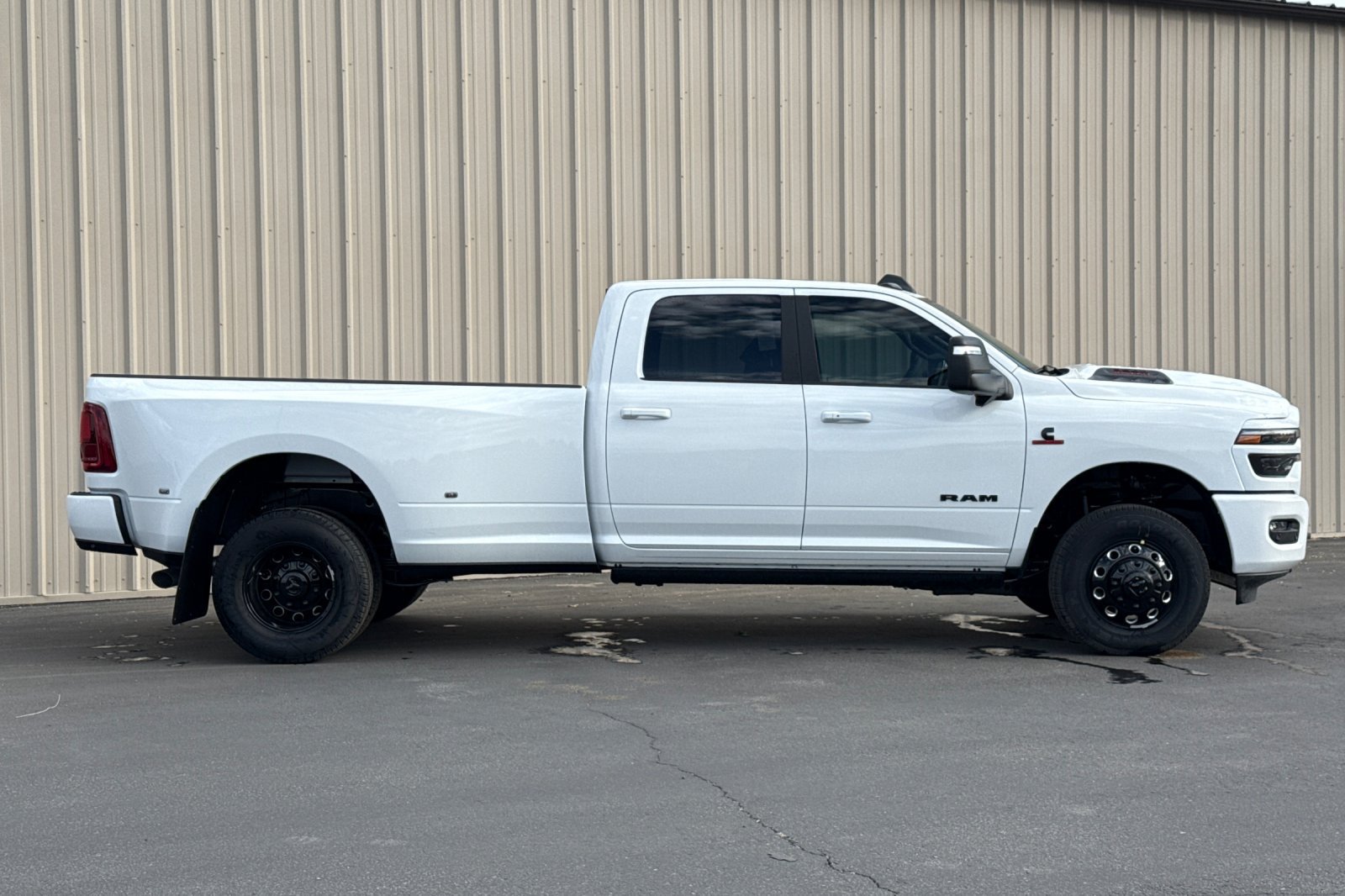New 2026 RAM 3500 Laramie AWD/4WD image 10