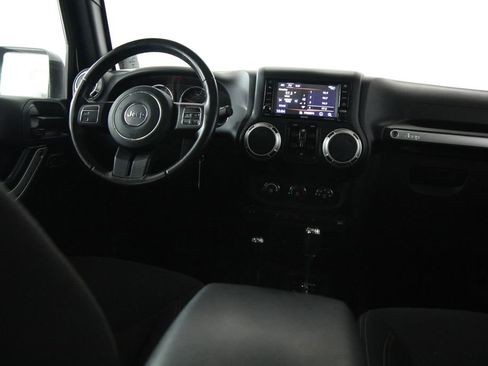 Used 2018 Jeep Wrangler Unlimited Sahara AWD/4WD image 10