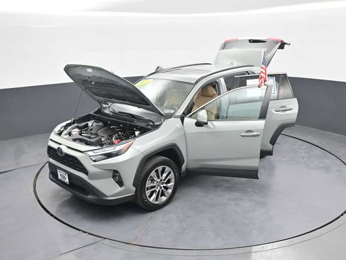 Used 2022 Toyota RAV4 XLE Premium AWD/4WD image 45