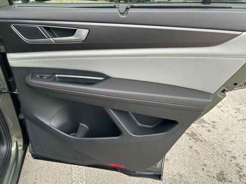 Used 2025 Volkswagen Atlas Peak Edition SE image 40