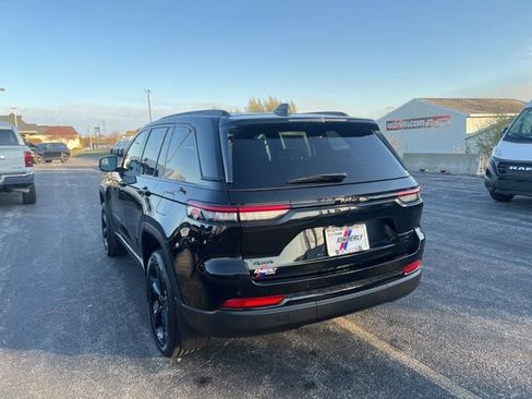 New 2025 Jeep Grand Cherokee Altitude w/ Trailer Tow Package image 4