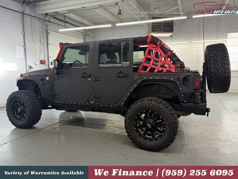 Used 2015 Jeep Wrangler Unlimited Sahara w/ Connectivity Group AWD/4WD image 12