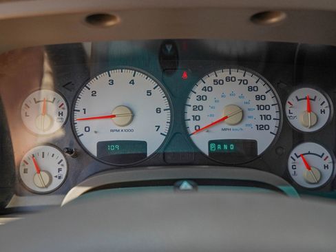 Used 2005 Dodge Ram 1500 Truck SLT image 29