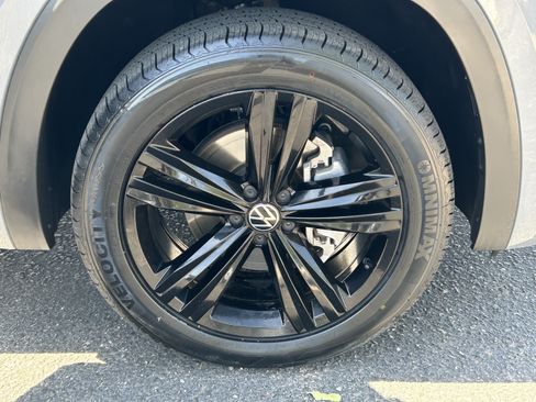 Used 2023 Volkswagen Atlas Cross Sport SEL R-Line AWD/4WD image 7