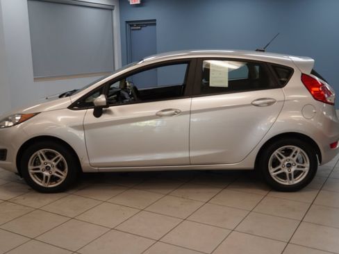 Used 2018 Ford Fiesta SE FWD image 2