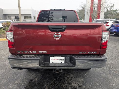 Used 2018 Nissan Titan SV image 5