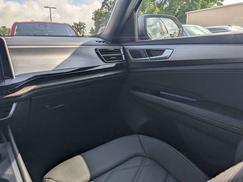 Used 2024 Volkswagen Atlas Cross Sport SE FWD image 15