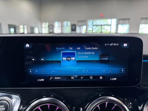 Used 2021 Mercedes-Benz GLB 250 4MATIC image 68