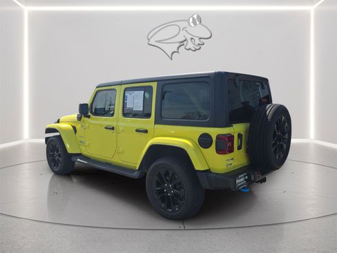Used 2023 Jeep Wrangler Unlimited Sahara w/ Cold Weather Group AWD/4WD image 6