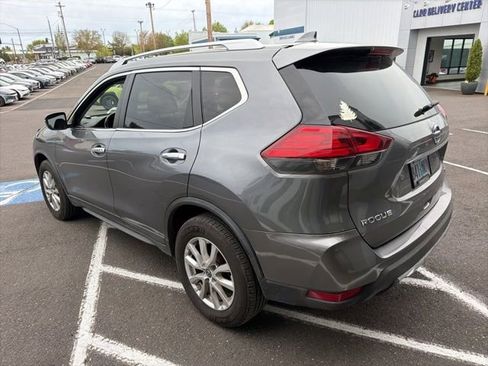 Used 2017 Nissan Rogue SV AWD/4WD image 6