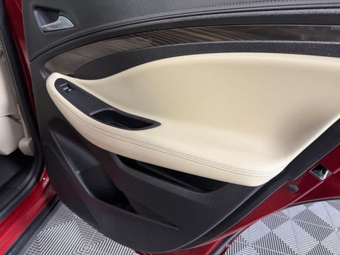 Used 2020 Buick Envision Essence FWD image 29