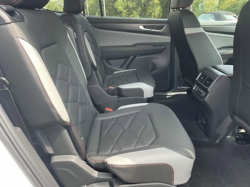New 2026 Volkswagen Atlas Peak Edition AWD/4WD image 10