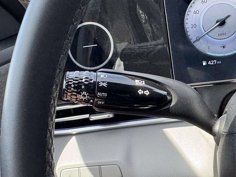 Certified 2025 Hyundai Elantra Limited FWD image 19
