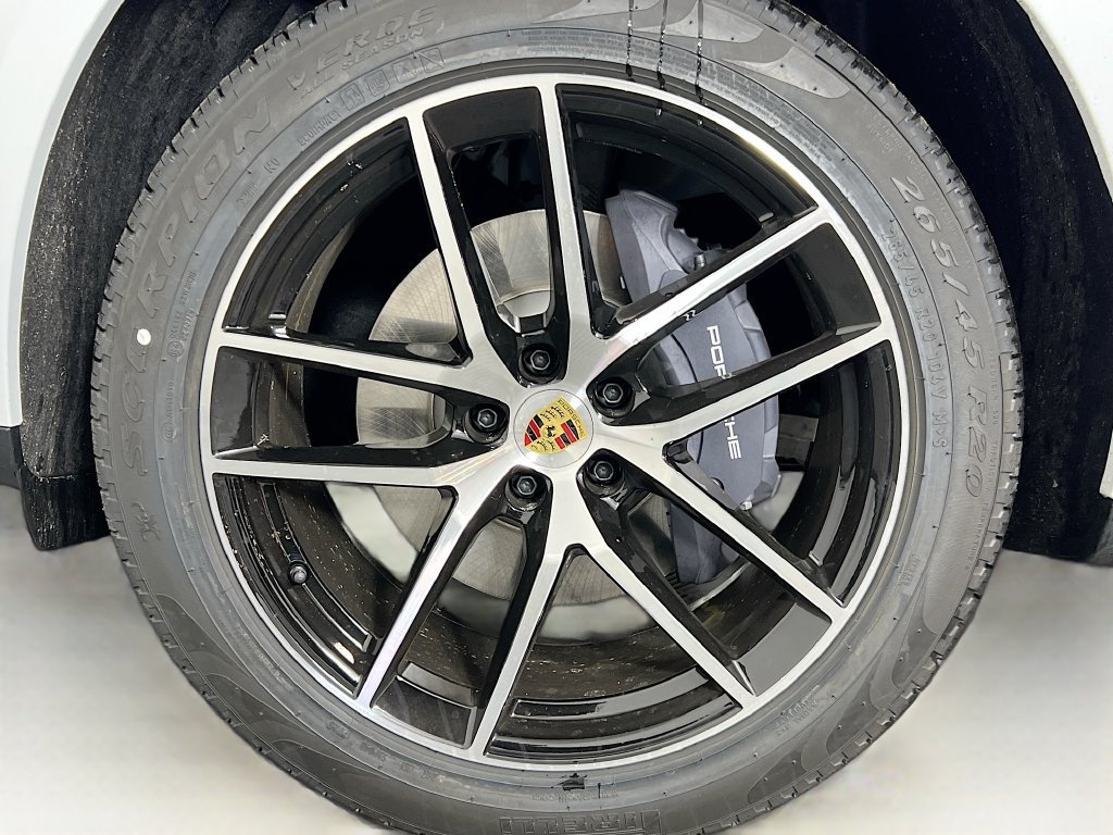 Certified 2026 Porsche Macan AWD/4WD image 33